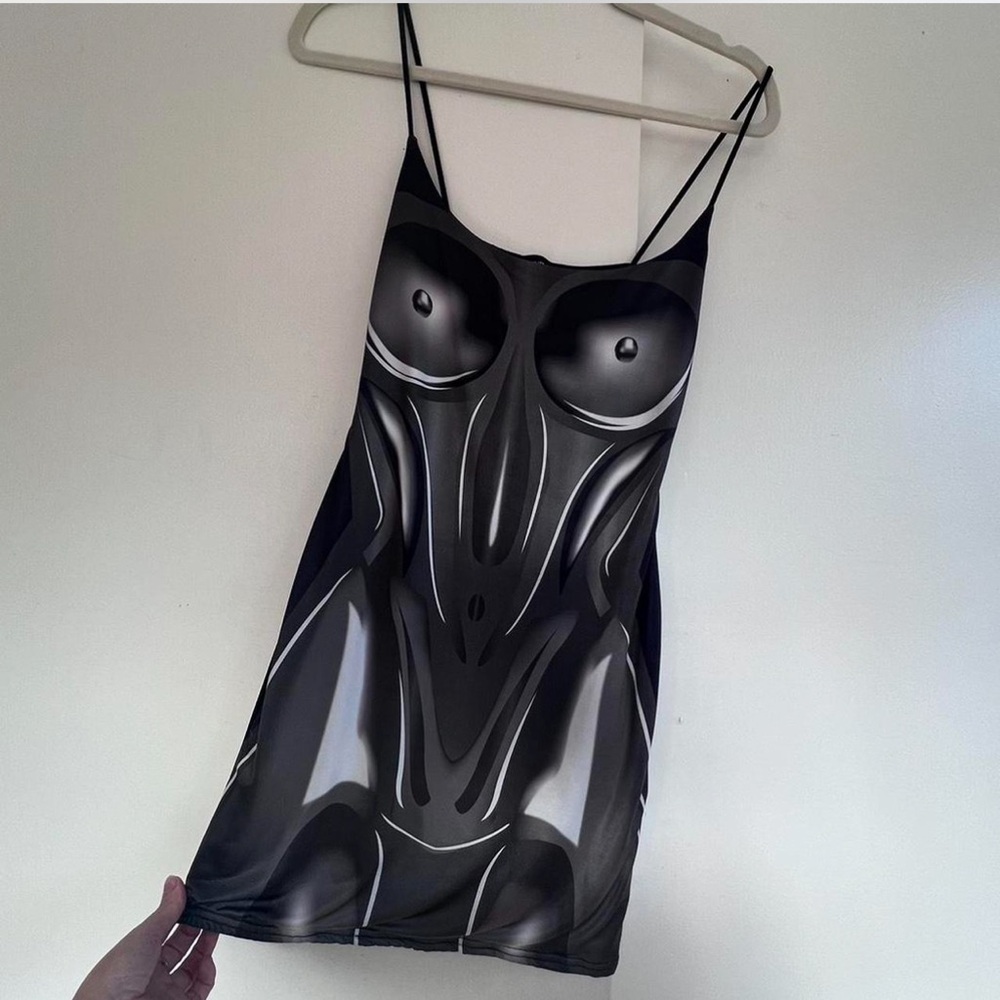 Pretty Little Thing Mini Dress Nude Outline